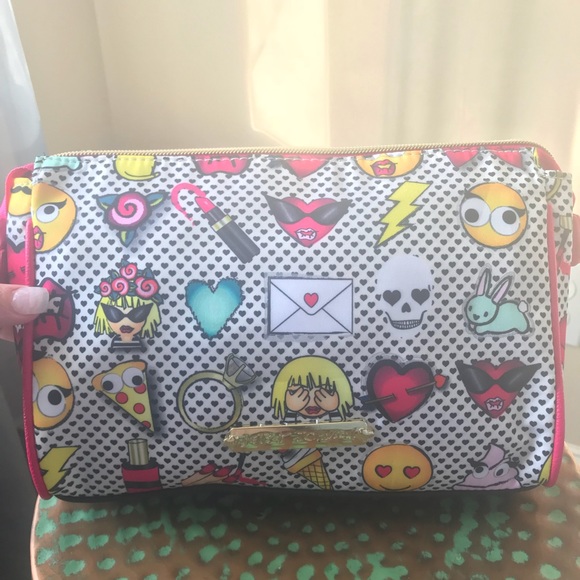 Betsey Johnson Emojis 2 Piece Cosmetic Case Set - Picture 5 of 8